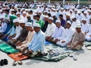 ผู้นำศาสนาพร้อมประชาชนกว่า 10,000 คน ร่วมละหมาดฮายัตรับรอมฎอน