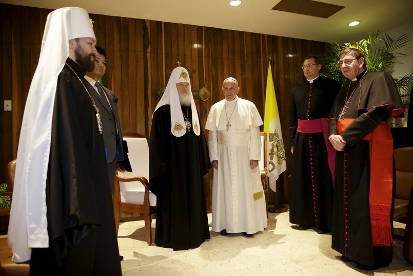 Russian Orthodox Patriarch Kirill (3rd L) and Pope Francis (3rd R) stand with others during a meeting in Havana, February 12, 2016. REUTERS/Max Rossi