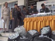 หนุ่มขนใบกระท่อมเต็มรถมุ่งสู่ปัตตานี หลบไม่รอดถูกจับก่อนถึงปลายทาง