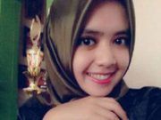 สาวน้อยยอมลาออกจากการเป็นพนักงานแบงก์พร้อมยอมจ่ายค่าปรับ เพื่อปกป้องฮิญาบของเธอ