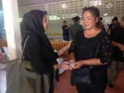 กสม.ลงพื้นที่ให้กำลังใจญาติหญิงตั้งครรภ์ที่ถูกยิงเสียชีวิต ชี้หากช่วยเหลือถูกต้องและทันเวลาเด็กอาจมีชีวิตรอด