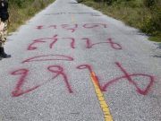 มือบอนออกพ่นสีสเปรย์กลางถนน อ.เทพา ค้านโรงไฟฟ้าถ่านหิน