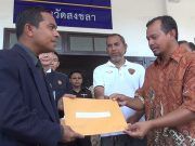 กลุ่มรถตู้ไม่ประจำทางสงขลา รวมตัวที่ศาลากลางจังหวัดเรียกร้องแก้ระเบียบใหม่