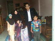 นายอำเภอทุ่งยางแดงเข้าเยี่ยมครอบครัวทหารที่เสียชีวิตจากเหตุระเบิด