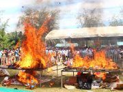 มวลชนนราธิวาสร่วมเผาทำลายยาเสพติด ประกาศเจตนารมณ์ในวันต่อต้านยาเสพติดโลก