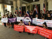 กลุ่มคนพุทธ จชต. แสดงพลังต้านกลุ่ม นศ.มุสลิม “เปอร์มาส” ประณามรุนแรง “ใช้คำพูดแสดงความแตกแยก- ขบถ”